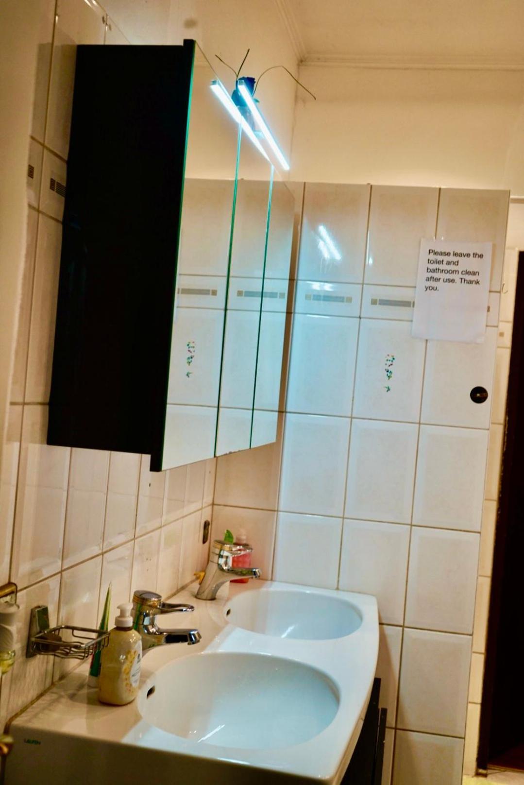 U6 Schoepfwerk Hostel 11 Vienna Luaran gambar