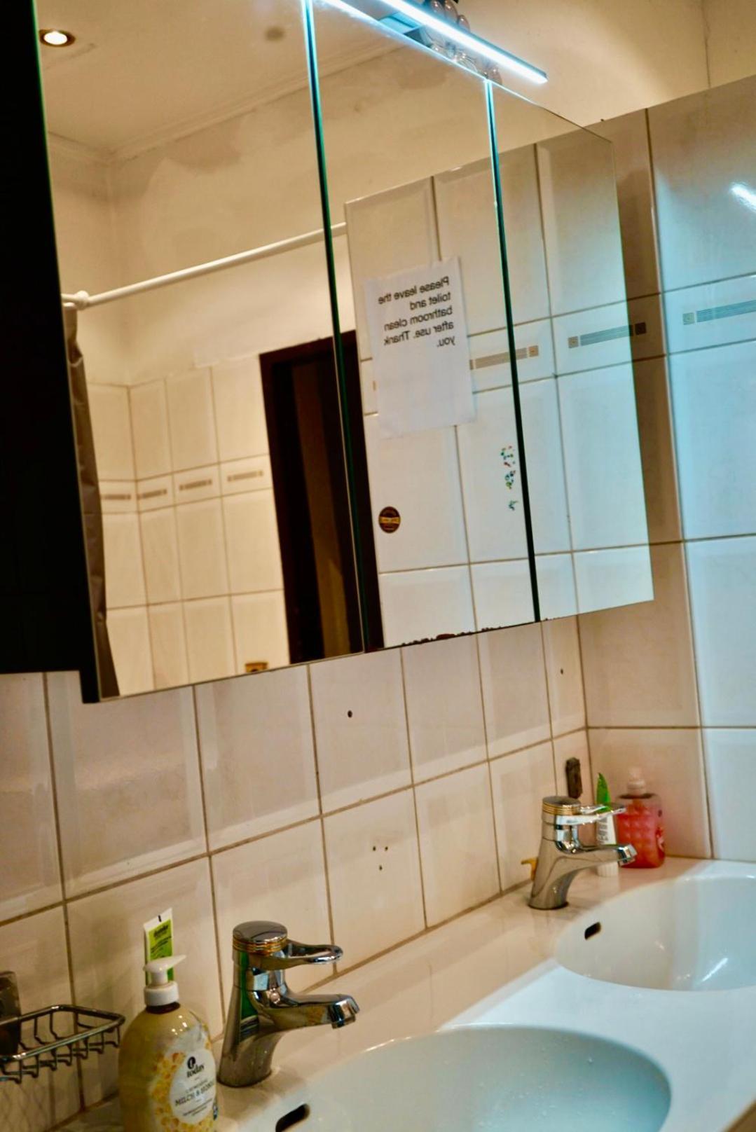 U6 Schoepfwerk Hostel 11 Vienna Luaran gambar